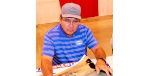 Johnny Bench in 2014 at an autograph signing (Wikimedia Commons photo)